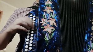 Семёновна на гармони.