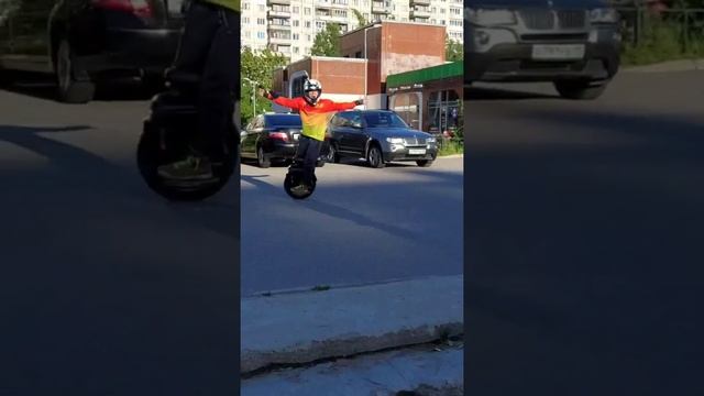 прыгнул на моноколесе на 2 метра смотреть онлайн