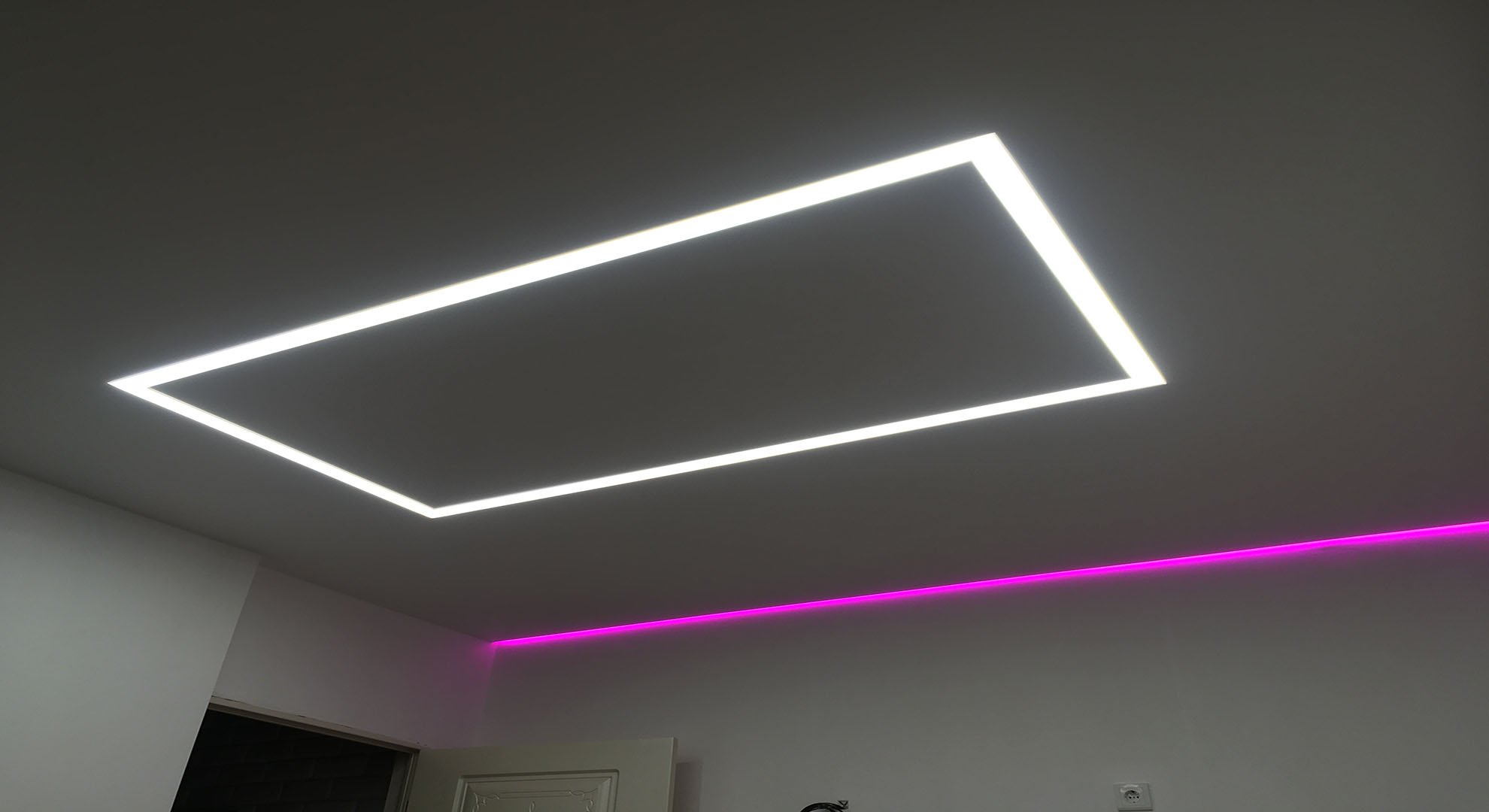 Установка натяжного потолка с световой линией 5 см и заправка парящего профиля - ВАЖНЫЕ ДЕТАЛИ.mp4 смотреть онлайн