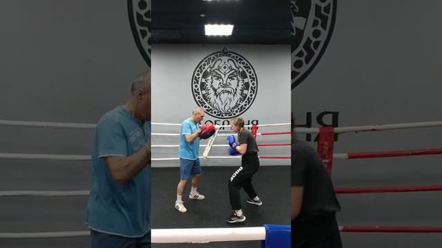 Тренировка по боксу на Планерной в клубе Добрыня смотреть онлайн