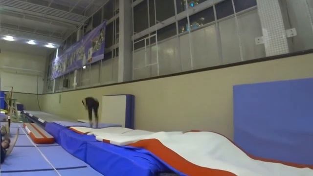 Как сделать сальто самому. Сальто на дорожке. смотреть онлайн