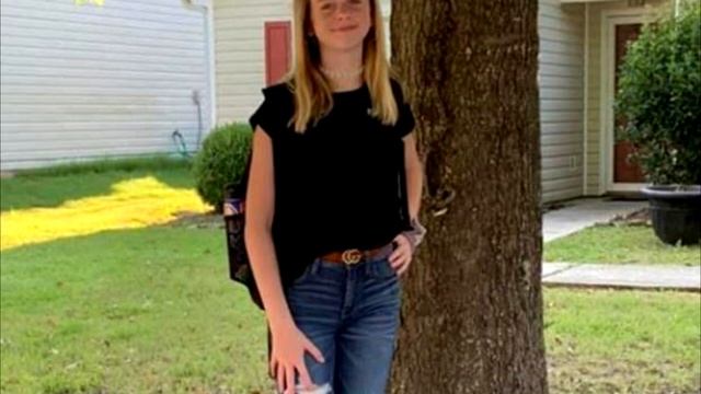 Фотографируя дочку, она заметила жуткую вещь, от которой волосы встали дыбом! смотреть онлайн