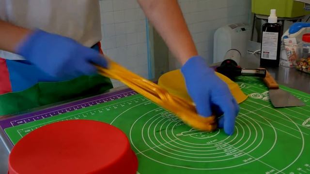 Мастерская карамели в Одессе. Делаем конфеты из воды и сахара. смотреть онлайн