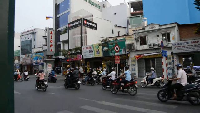 Ho Chi Minh City streets смотреть онлайн