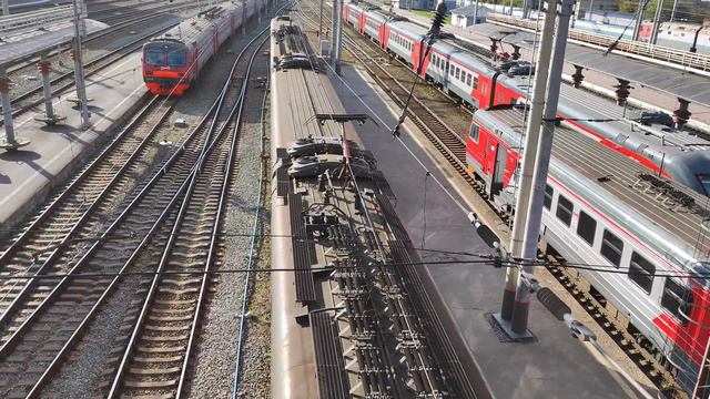 Электропоезд ЭП2Д-0088 отправляется со станции Новосибирск-Главный смотреть онлайн