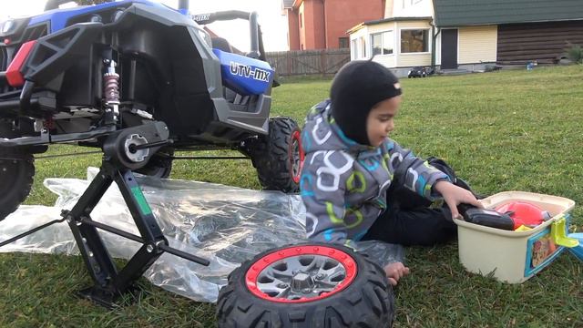 The wheel of the car has fallen off, the kid is riding a toy car and repairing a toy смотреть онлайн
