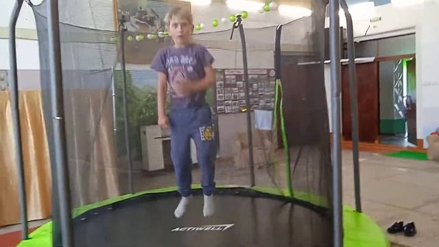 Нам подарили интересную игрушку. смотреть онлайн