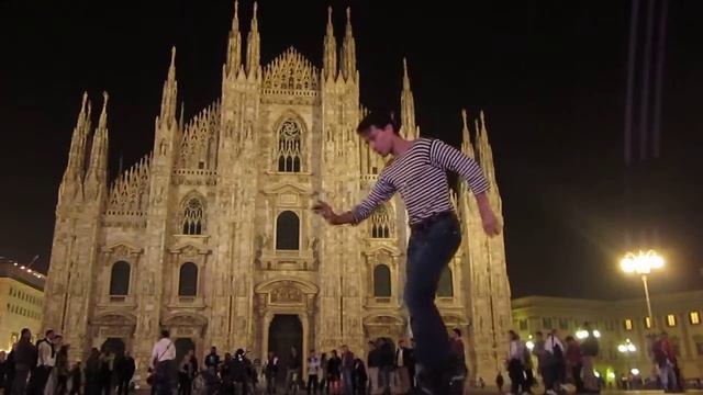 Как двигаться как робот ? alex puch night duomo robot смотреть онлайн