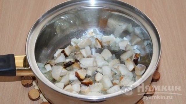 Mushroom soup with bulgur and vegetables смотреть онлайн