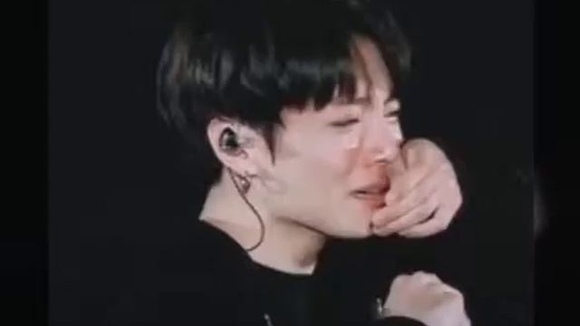 Чонгук плачет😢😢😢 смотреть онлайн