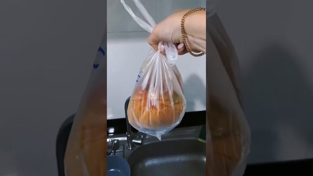 Мы удивились такой доставке супа Том Ям в Тайланде, потому что не во всех номерах есть посуда?♀️