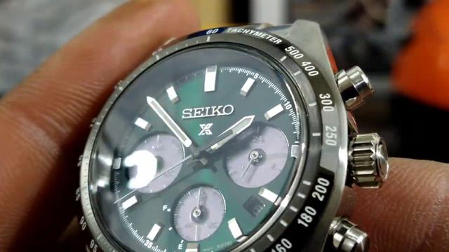 Seiko Prospex SSC933 Speedtimer Solar Chronograph Green Sunray смотреть онлайн