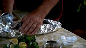 ? Карп запеченный в фольге на углях. Видеорецепт.