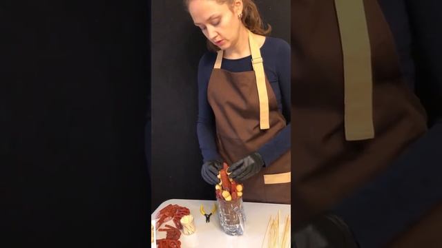 Подарок мужчине из колбасы и сыра в пивной кружке смотреть онлайн