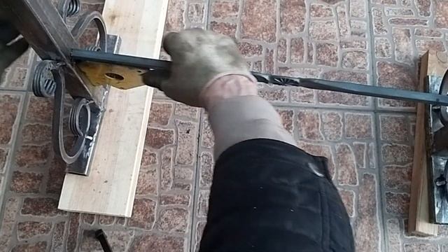 Как сделать скамейку. Скамейка своими руками - быстро и дёшево / Garden bench DIY смотреть онлайн