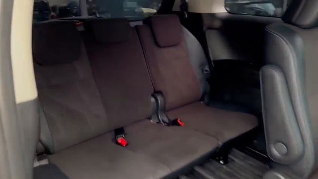 Toyota Estima 2.4 VVTi Auto- 7 Seats 5dr смотреть онлайн