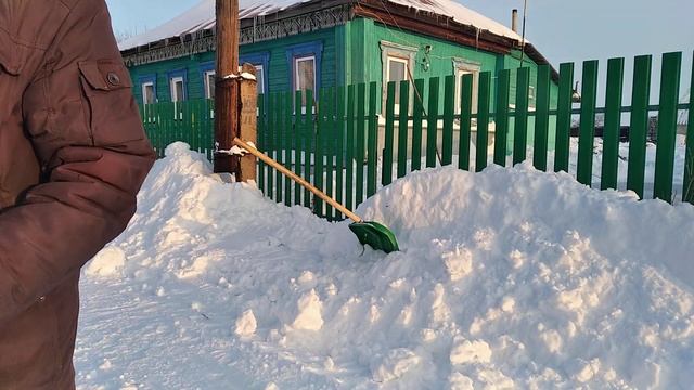 Калитку и ворота засыпало! Будем убирать снег! смотреть онлайн