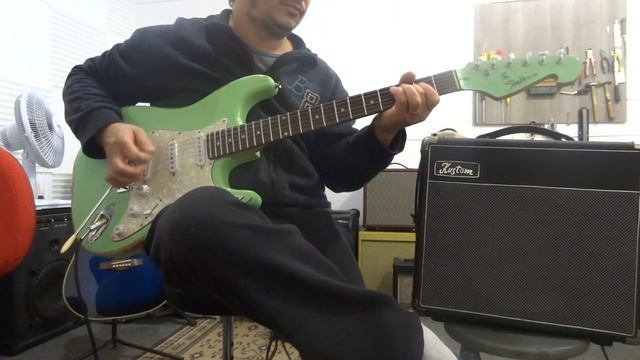 Teste Guitarra Strato Shelter Califórnia Surf Captadores Alnico V смотреть онлайн