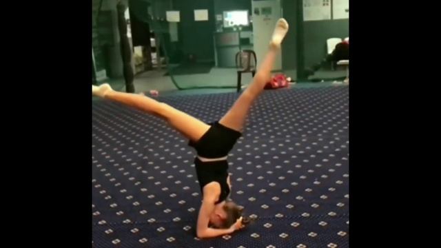 Extremely stretching with coach ??? смотреть онлайн