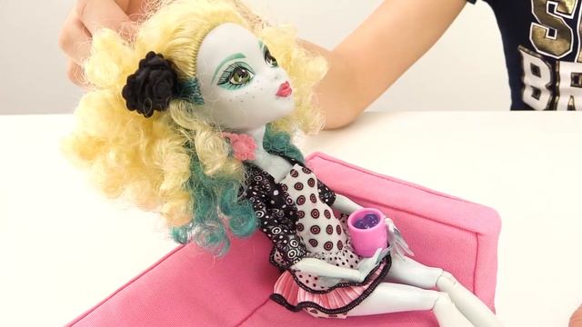 Игры на праздник Хэллоуин в Игрушки: куклы из школы Монстр Хай смотреть онлайн