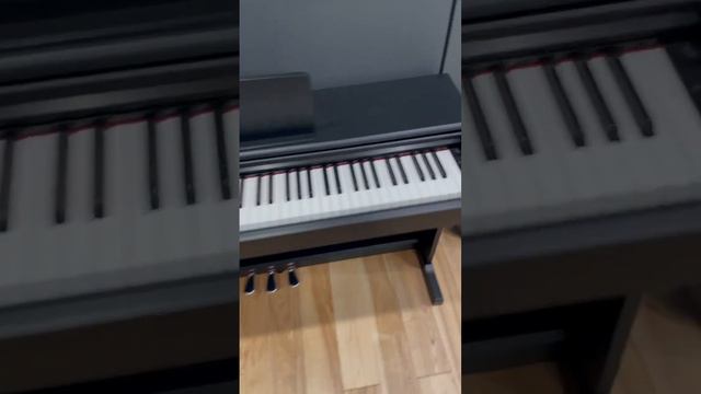 Фортепиано Yamaha Arius YDP-144R Black смотреть онлайн