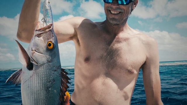 Spearfishing Remote Fiji - Fighting Sharks for Big Wahoo & Popping Giant Trevally! FISH KARMA EP.2 смотреть онлайн