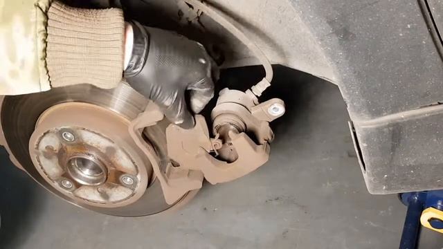 Smart 451 Brake pads replacement смотреть онлайн