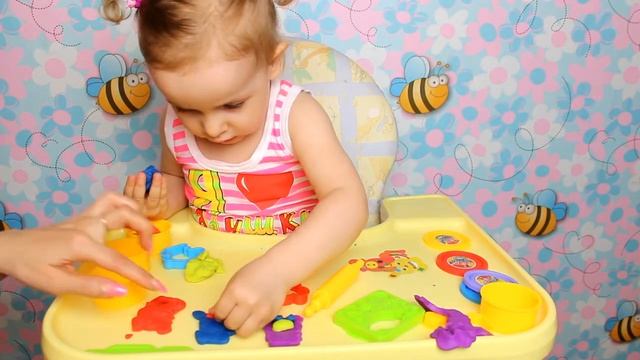 Разноцветный Пластилин, Учим Цвета и Фигуры, Лепим Животных: Мишка, Зайчик, Обезьянка смотреть онлайн