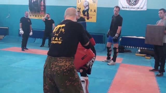 Толкай и бей ногой. Простая самооборона S.P.A.S., часть 2. смотреть онлайн