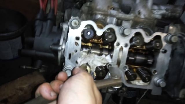 SUBARU EJ18S ( EJ20) КАК ЛЕГКО Рассухарить клапана.Замена маслосъемных колпачков