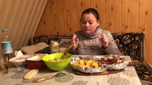 Мукбанг. Свинина в коктальнице на даче.