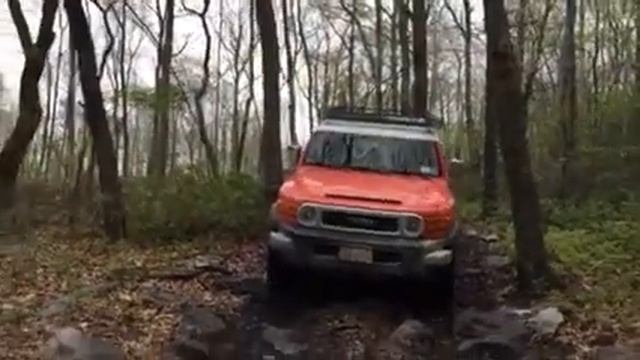 FJ Cruiser at Rausch Creek on "Top Less for Tatas" смотреть онлайн