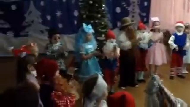 Новогоднее представление3 смотреть онлайн