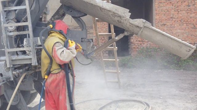 Sandblasting Cement Mixer, ბეტონ მზიდის სილაჭავლური დამუშავება,  пескоструй бетонамишалки