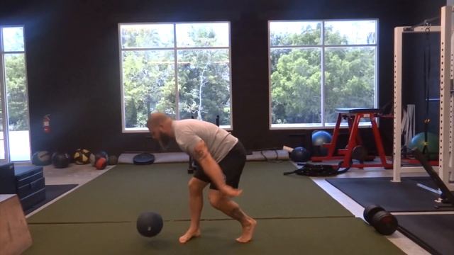 M Ball Rotational Slam смотреть онлайн