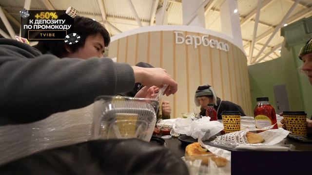 КОРЕШ ЛЫСЕЕТ И ПО ЭТОМУ ХОДИТ В КАПЮШОНЕ смотреть онлайн