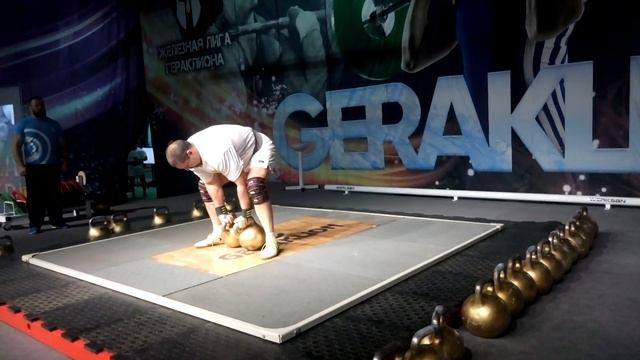 Курбатский.Попытка парного жима гирь по 56кг в "солдатской стойке" после взятия в стойку "вырывание смотреть онлайн