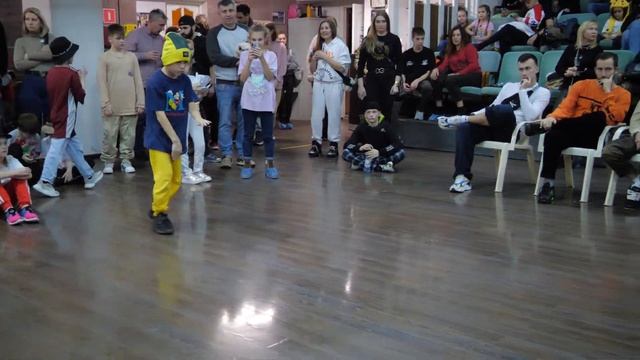 до 13 лет bboy Ginger vs Миша Троянский - "ALL OPTION" break dance battle смотреть онлайн