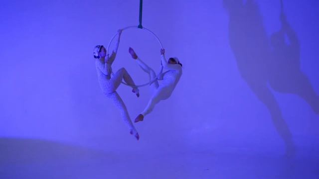 Дуэт на воздушном кольце - Aerial Angels