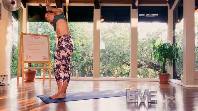Short & Sweet Morning Yoga Tuesday's Beginner Friendly Warmup смотреть онлайн