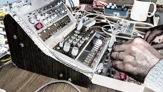 Shadows. ( Korg Volca Beats, Bass, Keys and the NTS 1 ) смотреть онлайн