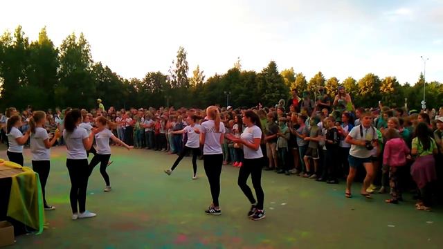 Козьмодемьянск.: Фестиваль красок Холи. Открытие. смотреть онлайн