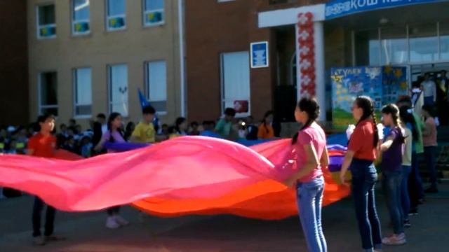 Танец "Радуга", Заречная средняя школа с государственным языком обучения смотреть онлайн