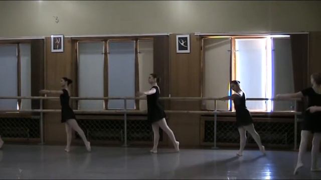 Fondu+Rond de jambe par terre - Barre - left - Открытый урок - 02.07.2017 - CONSTANTA BALLET смотреть онлайн