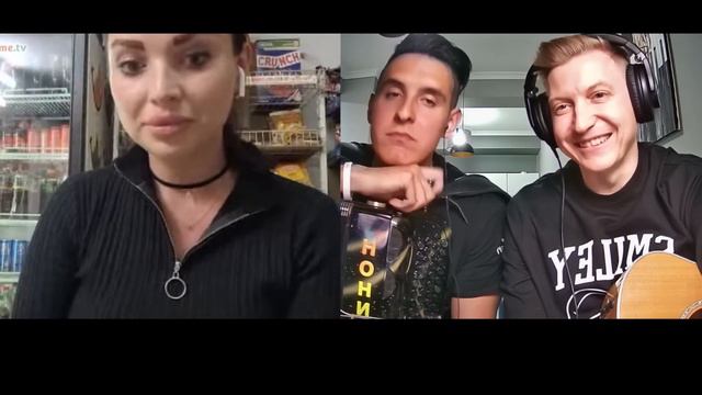 Русские Гитарист и Баянист поют для украинок