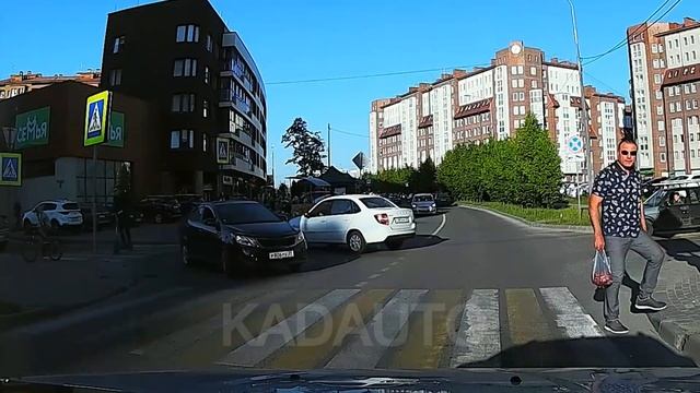 Хорошая реакция. Ул. Артиллерийская в Калининграде. 07.06.21 смотреть онлайн