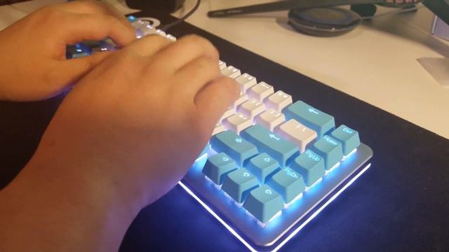 Massdrop Alt Mechanical Keyboard x Cherry MX Browns Typing ASMR (no talking) смотреть онлайн