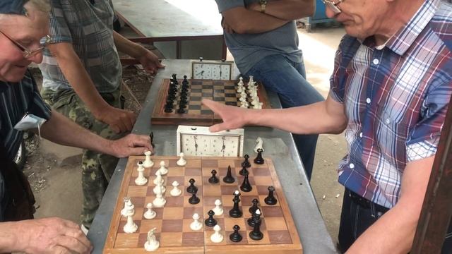 Уроки шахмат.Блиц. Мастер атаки против Мастера спорта. Вторая партия матча. Кооператив. смотреть онлайн