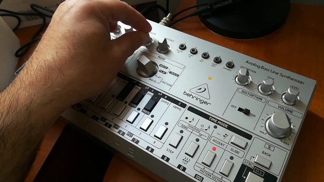 Behringer TD3SR | Once in a blue moon - Progressive Electronic Session | Superteclados.com смотреть онлайн