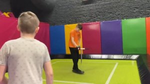 Гадаем друг-другу трюки на Индо Скуте!!(большой,средний,мелкий батут!!c ромчиком!!!!!